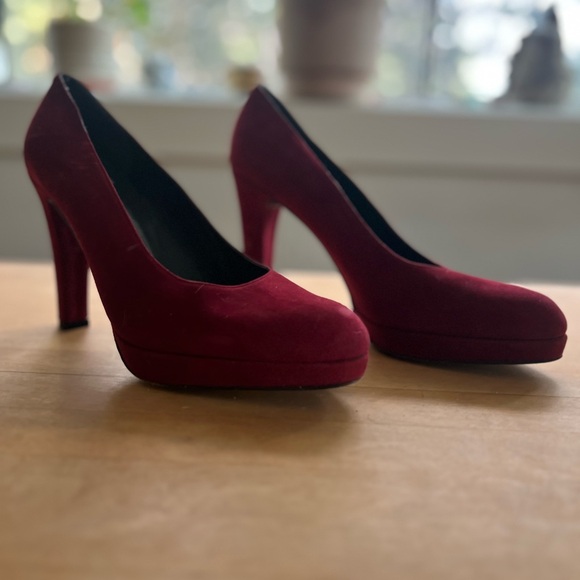 Stuart Weitzman Red Suede Pumps - Picture 6 of 6